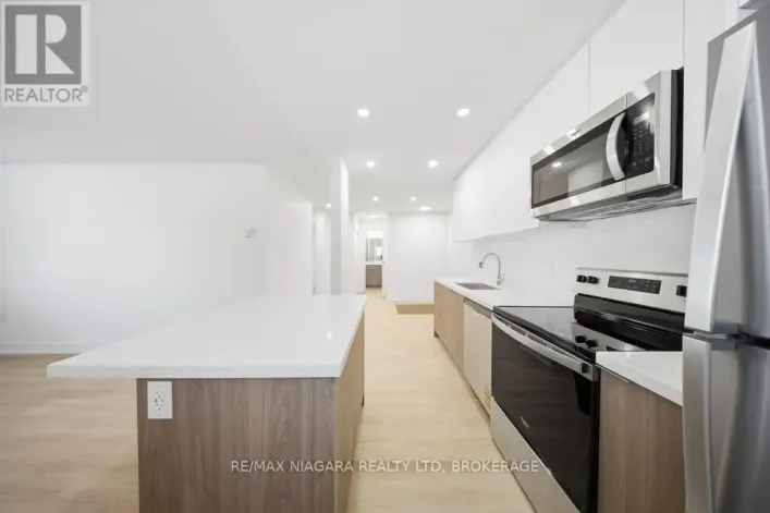 25 DOWNES AVENUE, Prince Edward County