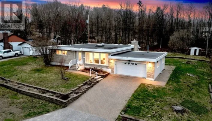 25 Gillanders RD, Elliot Lake
