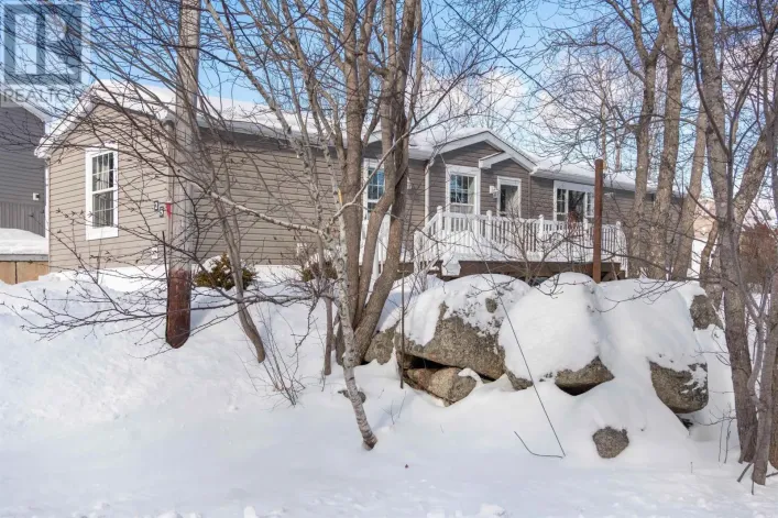 25 High Road, Lakeside