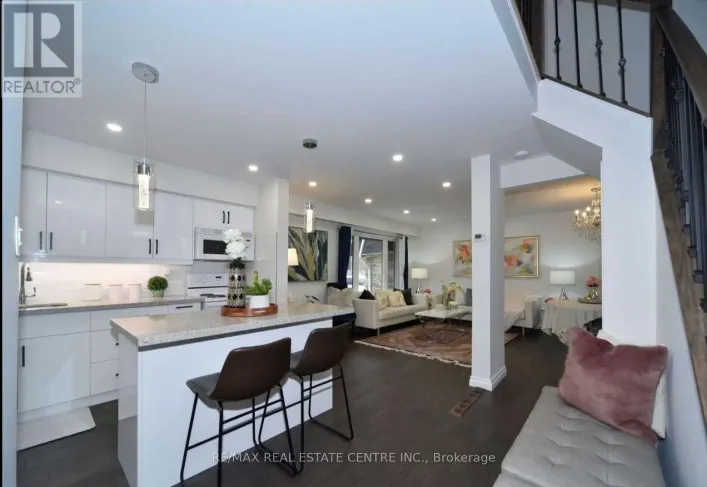 25 IVANIC COURT, Whitby