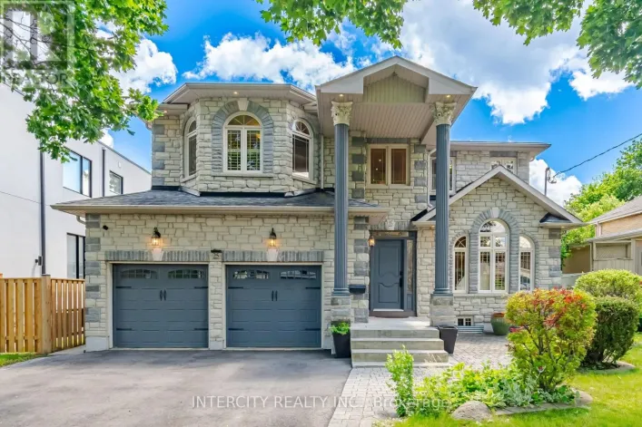 25 LOCKHEED BOULEVARD, Toronto