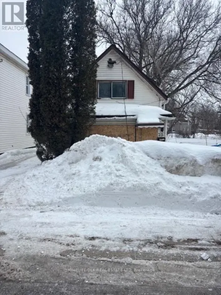 25 MONTAGUE STREET, Smiths Falls