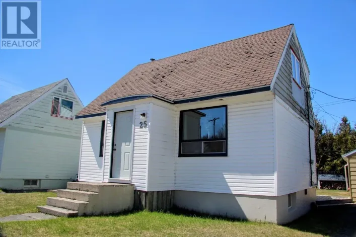 25 NEEBIG AVENUE, Manitouwadge