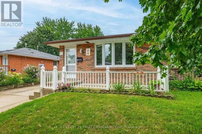 25 NOEL AVENUE, London East