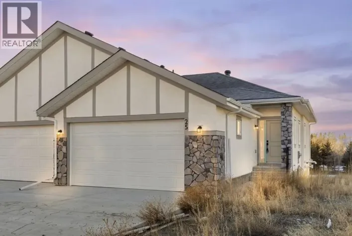 25 St. Andrews Close, Lyalta