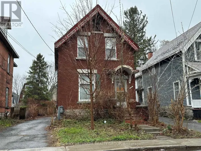 25 THIRD AVENUE, Ottawa