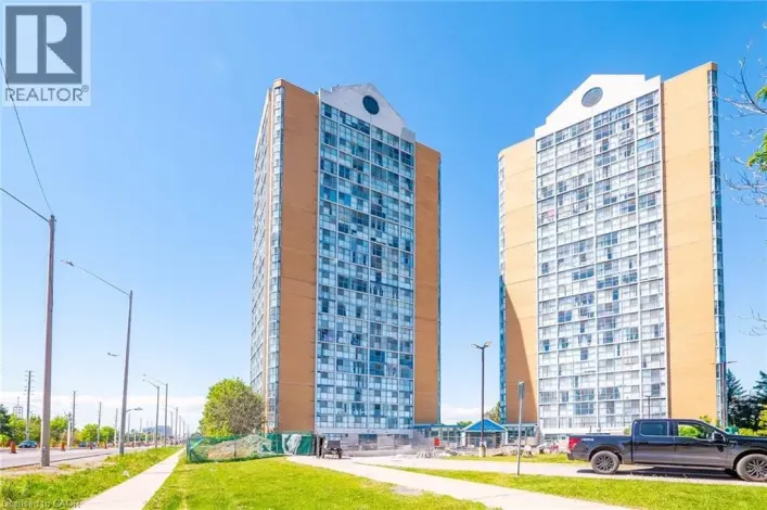 25 TRAILWOOD Drive Unit# 1004, Mississauga