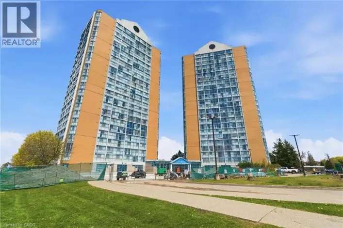 25 TRAILWOOD Drive Unit# 2206, Mississauga