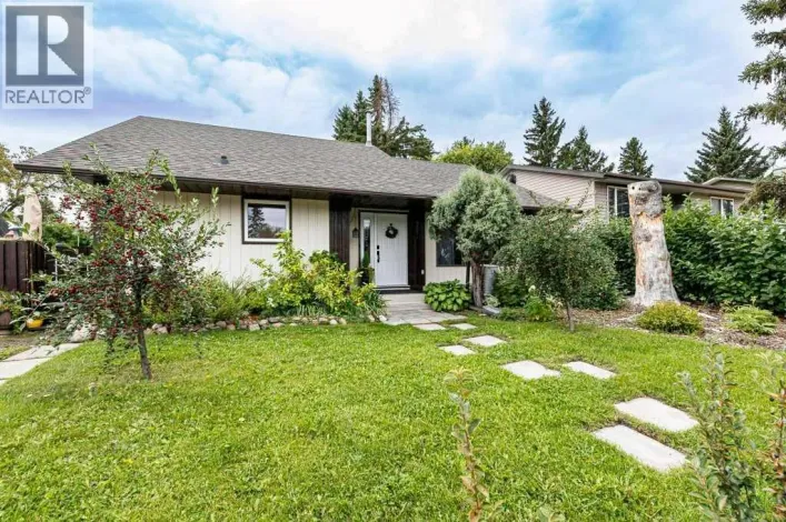 25 Valley Crescent, Lacombe