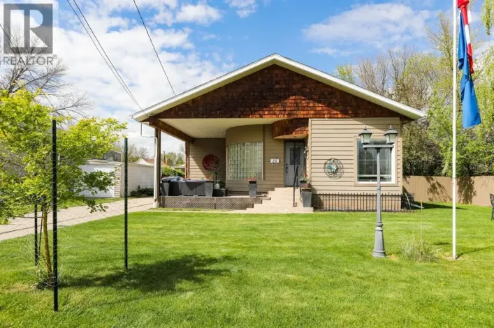 25 W 1 Avenue S, Magrath