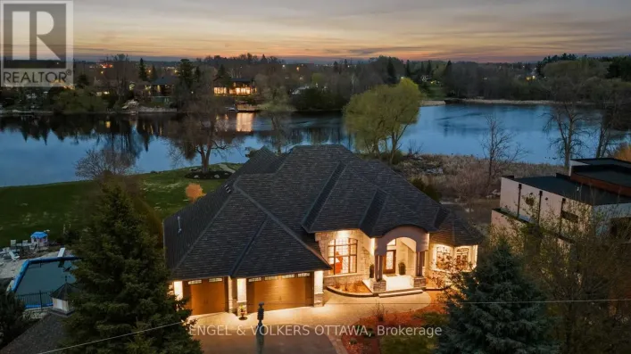 25 WINDING WAY, Ottawa