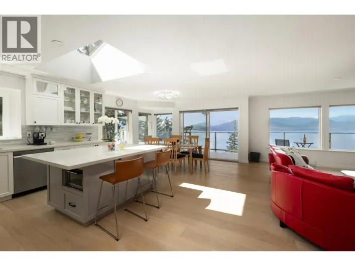 250 KELVIN GROVE WAY, Lions Bay