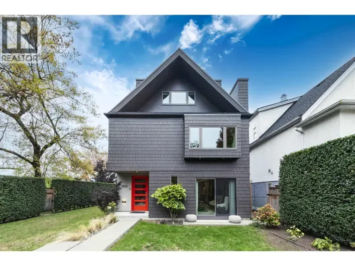 2505 ADANAC STREET, Vancouver