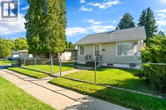 251 12 Street SE, Medicine Hat