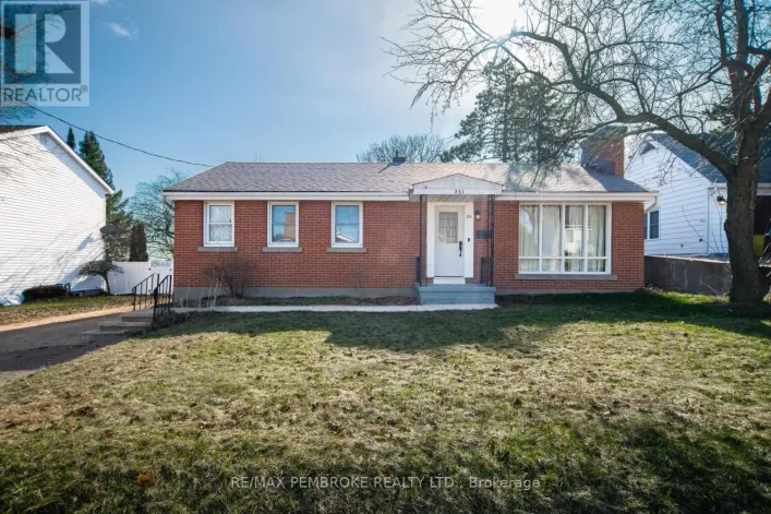 251 BROADVIEW DRIVE, Pembroke