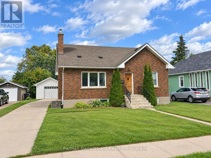 251 FRANCIS STREET W, Thunder Bay
