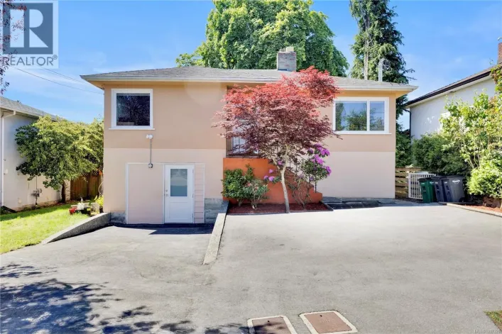 251 Sims Ave, Saanich