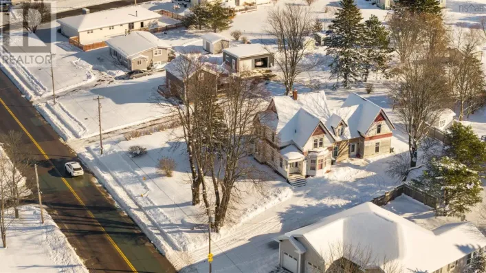 251 Victoria Street E, Amherst