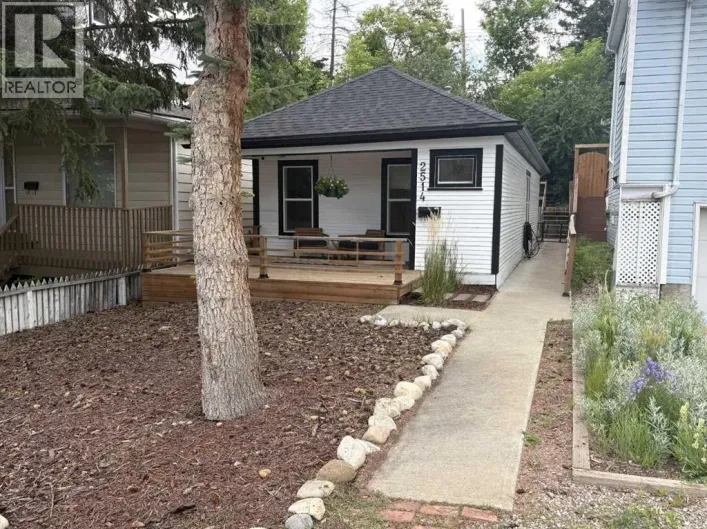 2514 16A Street SW, Calgary