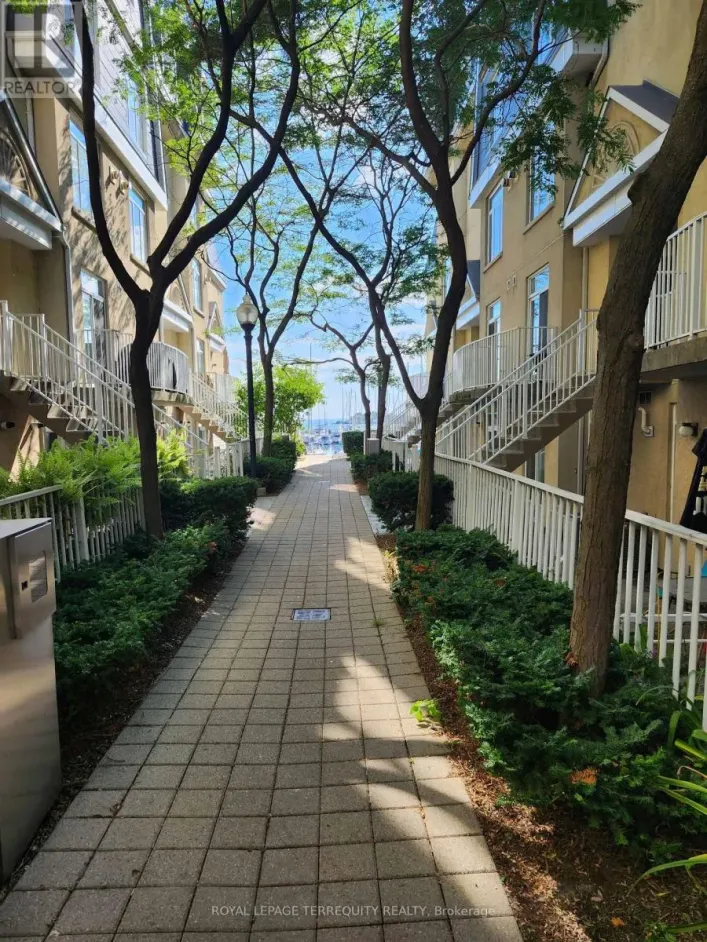 252 - 30 STADIUM ROAD, Toronto