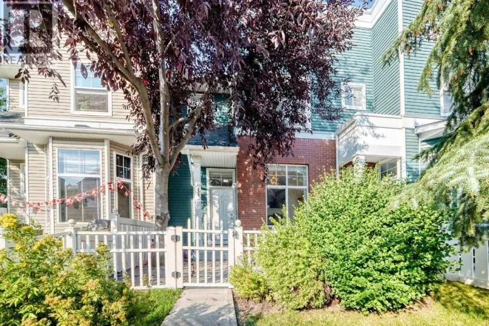 252 McKenzie Towne Link SE, Calgary