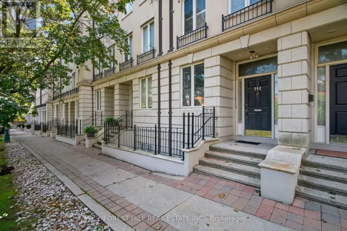 252 SPADINA ROAD, Toronto