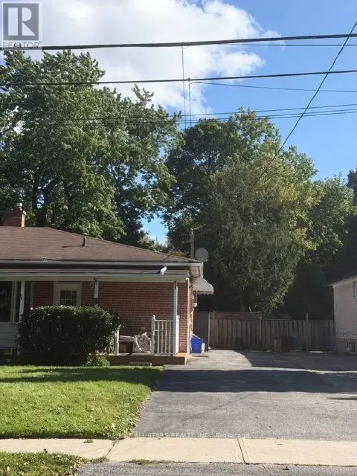 House for rent: 252 TAYLOR MILLS DRIVE S, Richmond Hill