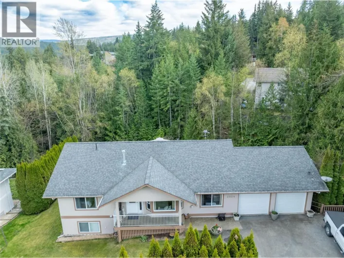 2524 Parkdale Place, Blind Bay
