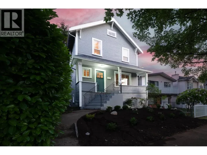 2528 ADANAC STREET, Vancouver