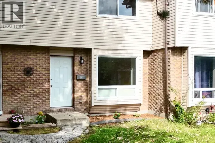 253 Hampton AVENUE, Sarnia