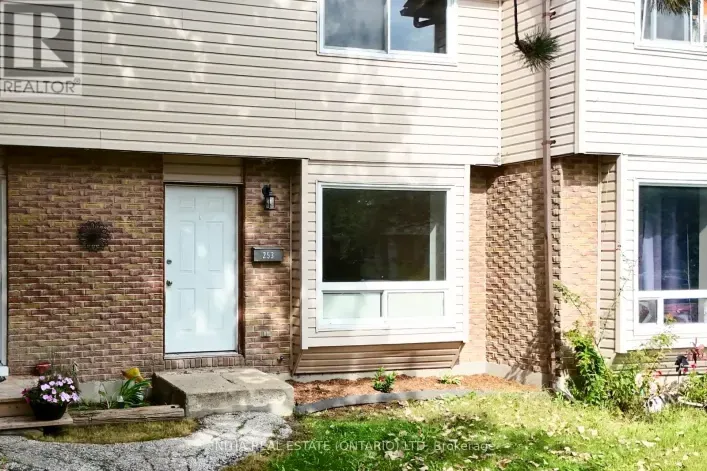253 HAMPTON AVENUE, Sarnia