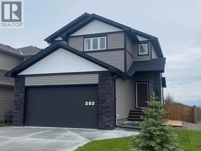253 Rivergrove Chase W, Lethbridge