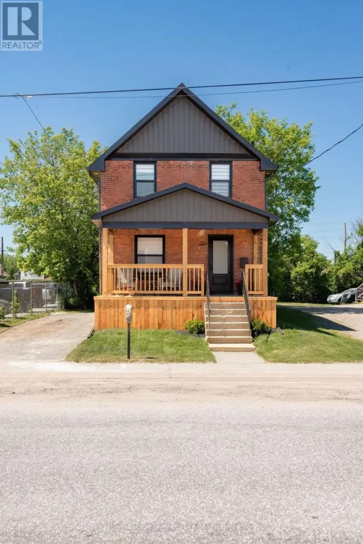 253 SECOND AVENUE W, North Bay
