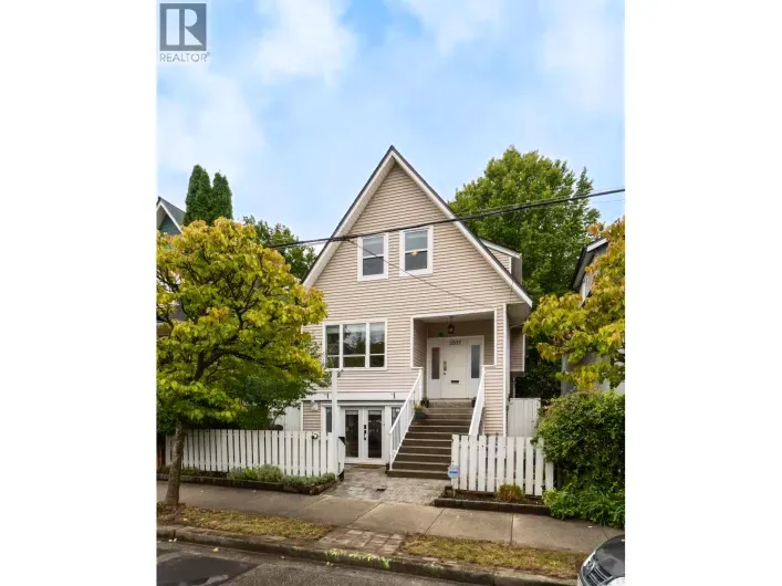 2537 WOODLAND DRIVE, Vancouver