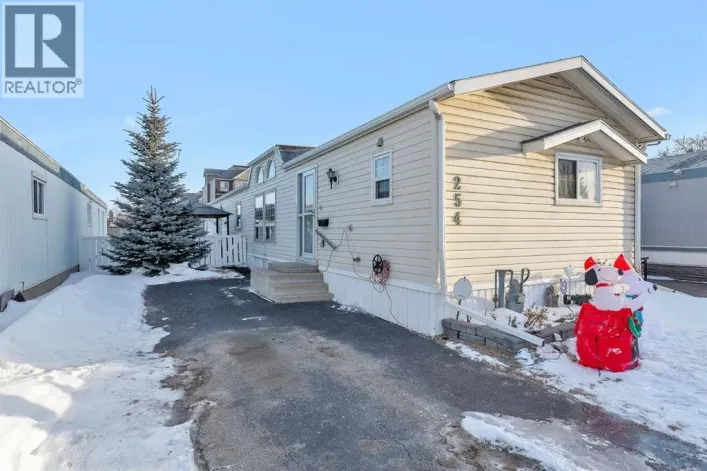 254 Erin Woods Circle SE, Calgary