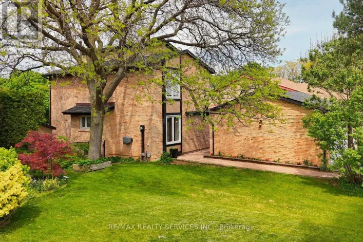 2545 FOLKWAY DRIVE, Mississauga