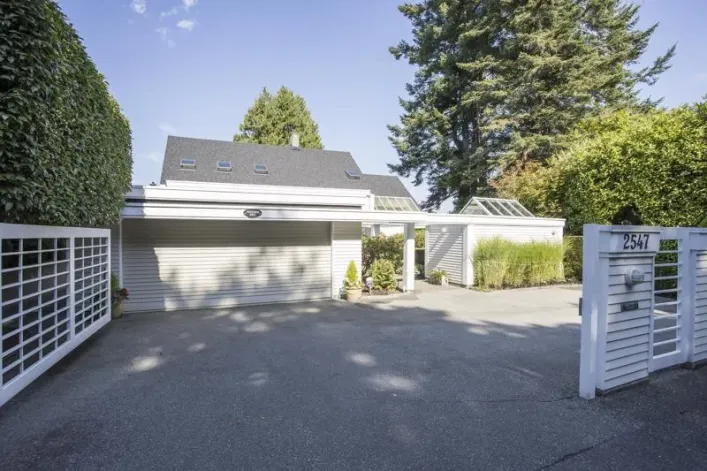 2547 CRESCENT DRIVE, Surrey