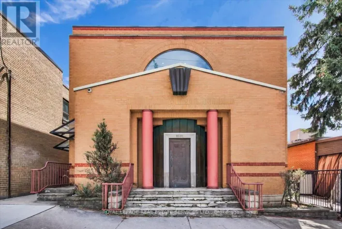 2547A EGLINTON AVENUE W, Toronto