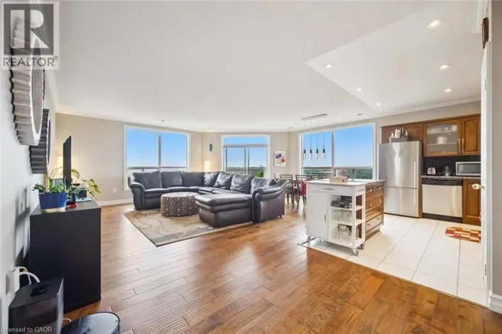 255 KEATS Way Unit# 1303, Waterloo