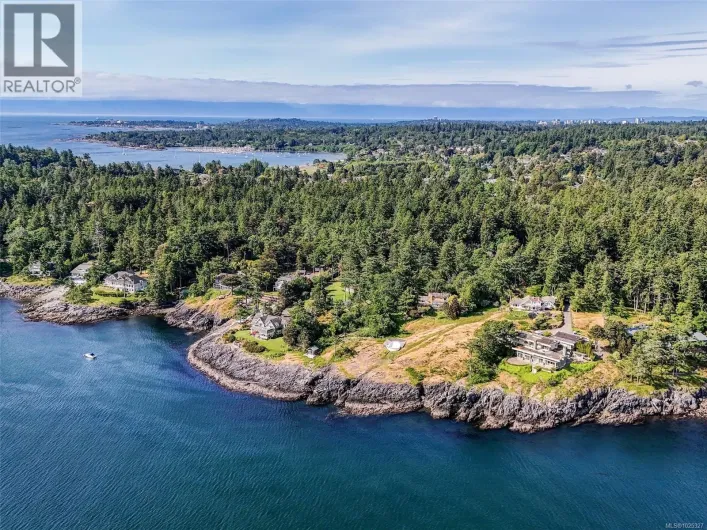 2550 Queenswood Dr, Saanich