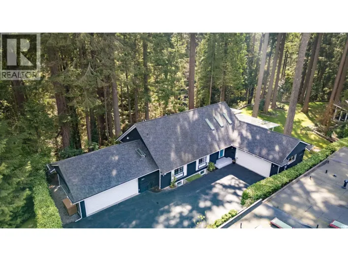 2551 HYANNIS POINT, North Vancouver