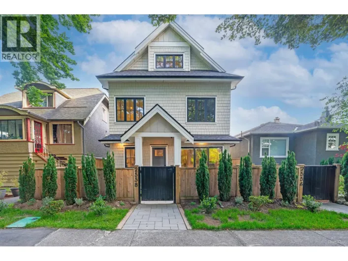 2558 WILLIAM STREET, Vancouver