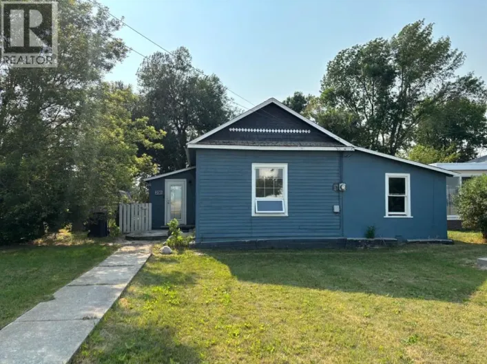 256 N 1 Street W, Magrath