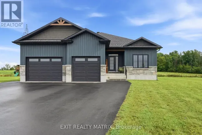 256 TRUDEAU CRESCENT, Russell
