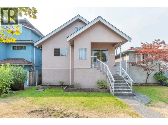 2560 ADANAC STREET, Vancouver