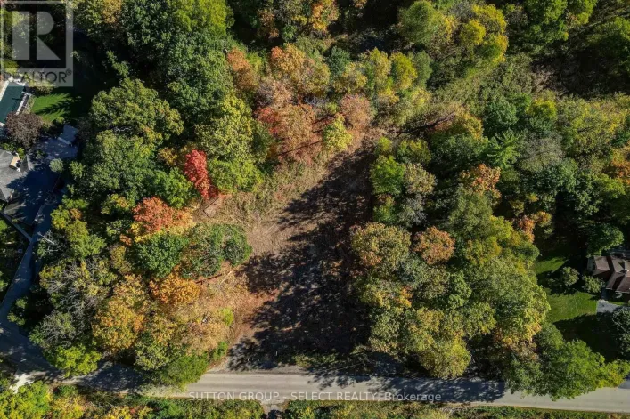 2564 WOODHULL ROAD, London South