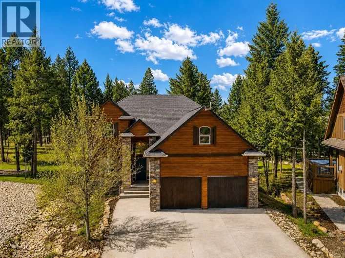 2568 SANDSTONE Green, Invermere