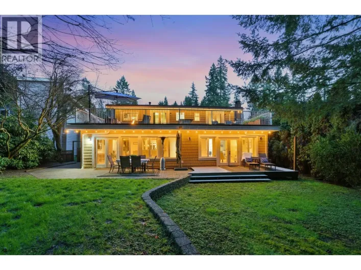 2569 HYANNIS POINT, North Vancouver