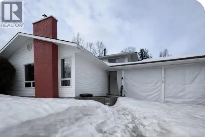 257 CENTENNIAL DRIVE, Mackenzie