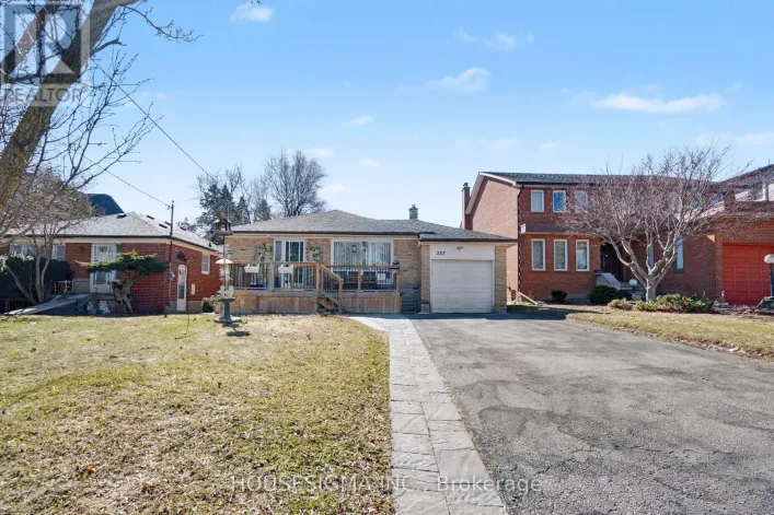 257 OLIVE AVENUE, Toronto